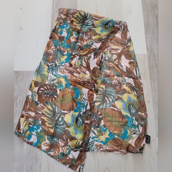 Cejon Accessories - Tropical Leaf Print Elegant Soft Luxurious 100% Silk Scarf Vibrant